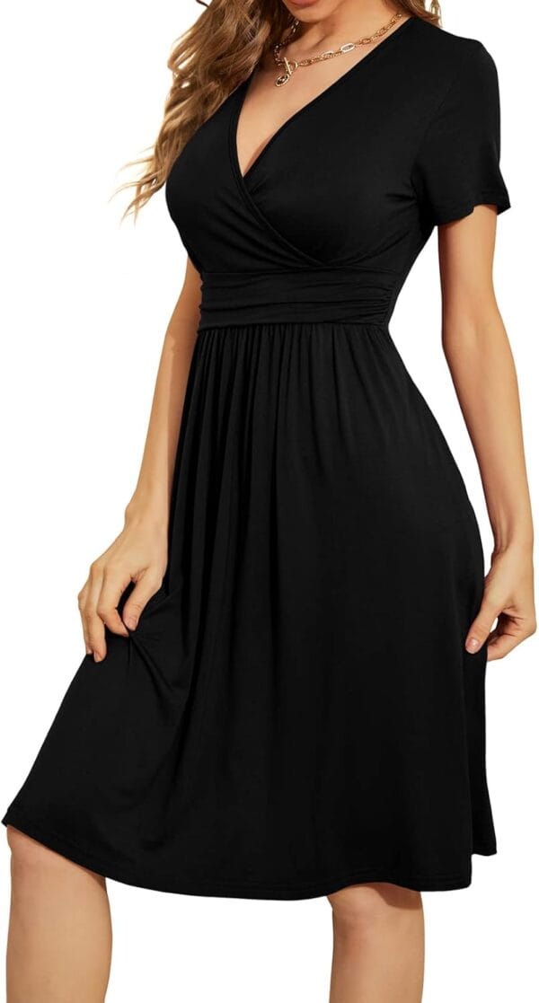Women's floral V-neck summer dress with short sleeves and pockets