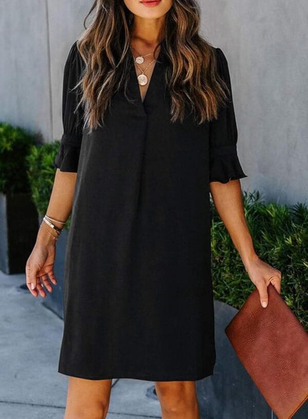 Women's solid color summer shift dress with V-neck and short sleeves