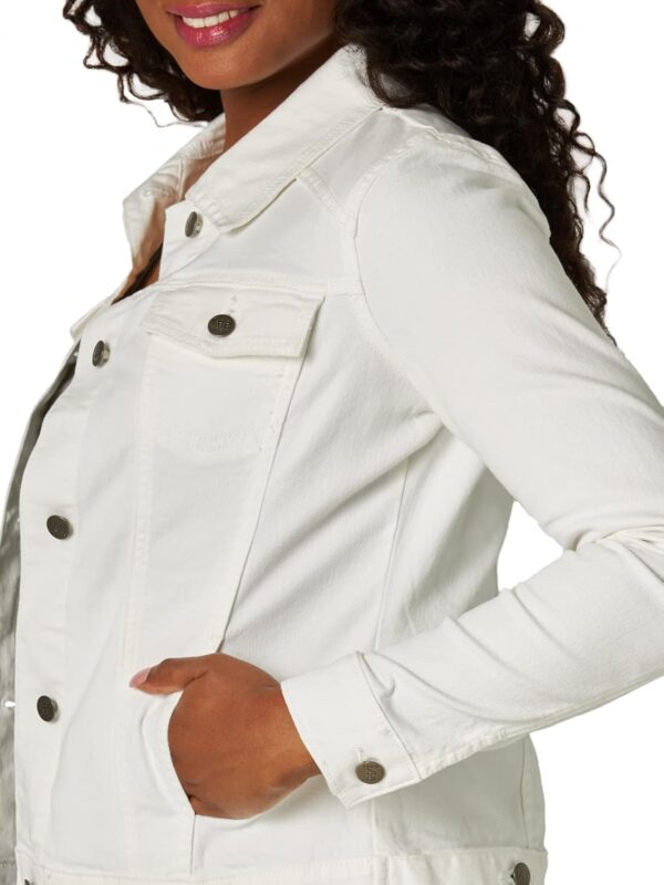 Plus size denim jacket for women in stylish blue with a comfortable fit