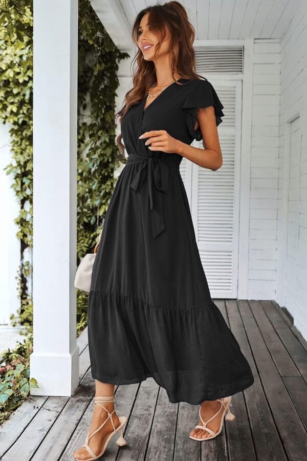 Boho floral maxi dress with short sleeves and a V-neck design