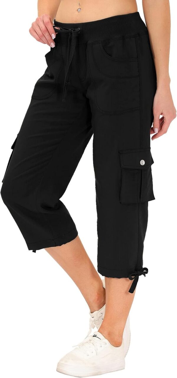 Women's lightweight cargo capris for outdoor hiking, quick-dry fabric