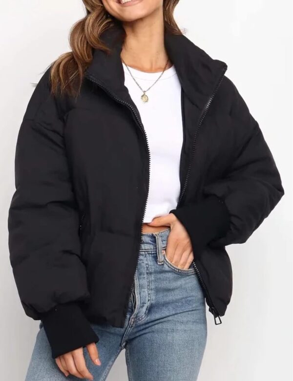 Women's winter cropped puffer jacket in black with quilted design
