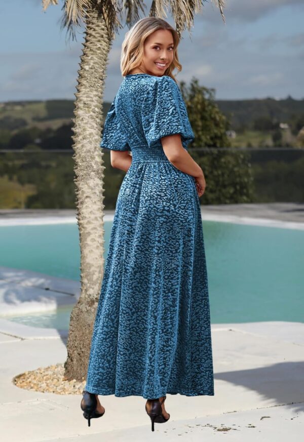 Women's Sissyaki velvet dress in elegant silhouette for formal events