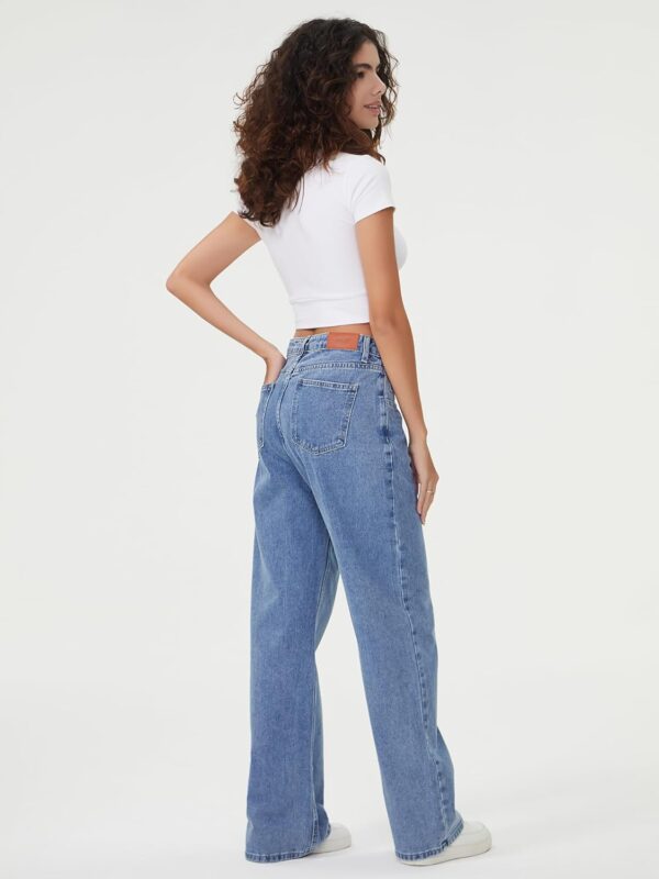 Women's high waisted loose fit denim jeans in baggy style