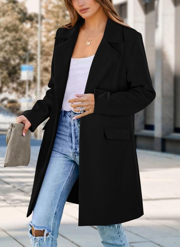 Women's long blazer in loose fit with lapel pockets, ideal for casual work attire
